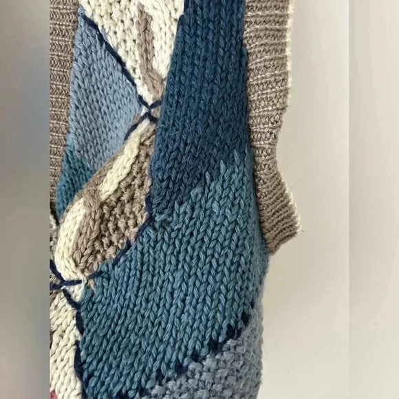 Vintage knitted by hand sweater vest - Picture 5 of 10